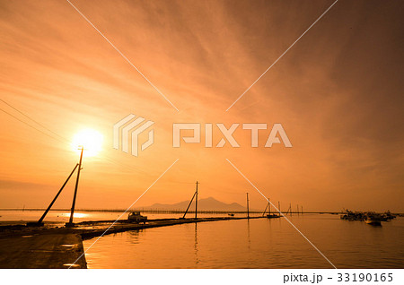 夕方の長部田海床路 夕方の長部田海床路 33190165