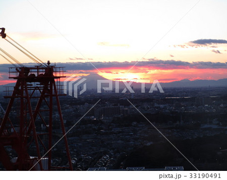 建設現場からの夕暮れ空 33190491