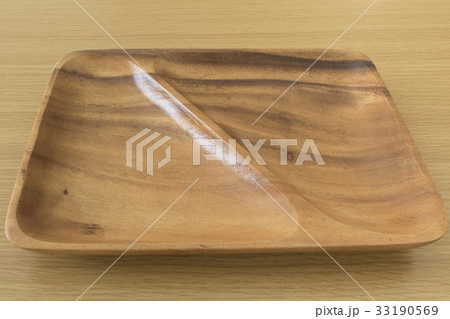 木製のテーブルと食器 木製のテーブルと食器 33190569
