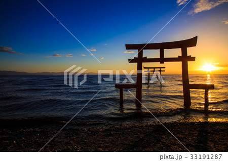 海中鳥居の夜明けと日の出 佐賀県 太良町 海中鳥居の夜明けと日の出 佐賀県 太良町 33191287