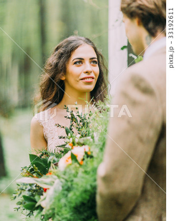 The blurred shoulder of the standing groom in 33192611