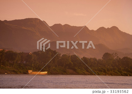 LAOS LUANG PRABANG MEKONG RIVER 33193562