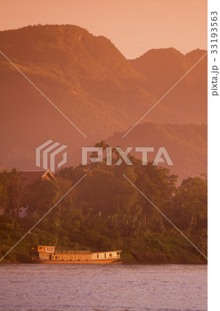 LAOS LUANG PRABANG MEKONG RIVER 33193563