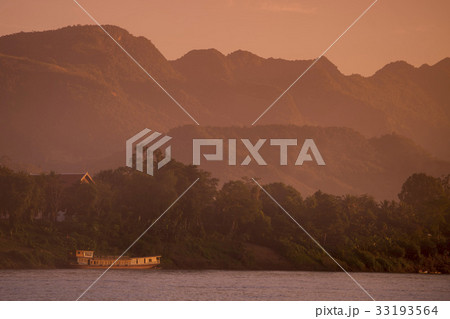 LAOS LUANG PRABANG MEKONG RIVER 33193564