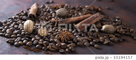 Close-up of roasted coffee beans, 33194157