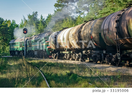 Freight train with tank wagons 33195006
