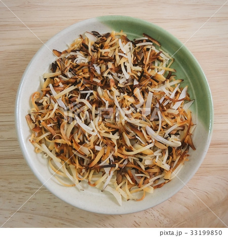 Roasted Coconut Flakes in A Round Dish Roasted Coconut Flakes in A Round Dish 33199850