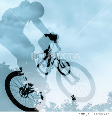 Close-up of double silhouette of unidentified 33200517