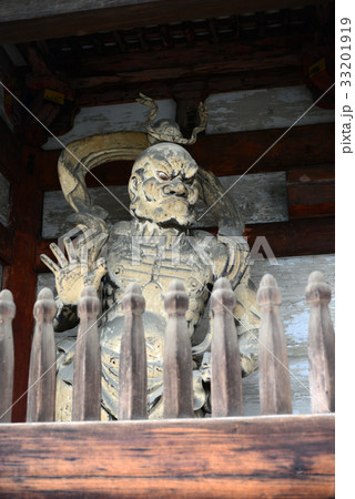 仁和寺仁王門の金剛力士像-4 33201919