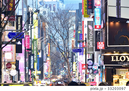 韓国ソウルの明洞風景(2017年3月) 韓国ソウルの明洞風景(2017年3月) 33203097