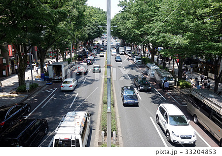 原宿表参道 表参道ヒルズ付近の歩道橋にて の写真素材