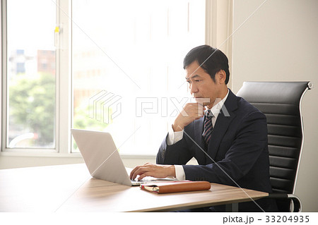 働く男性 働く男性 33204935