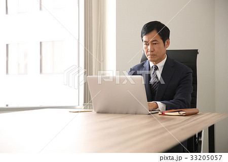 働く男性 働く男性 33205057