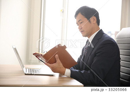 働く男性 働く男性 33205066