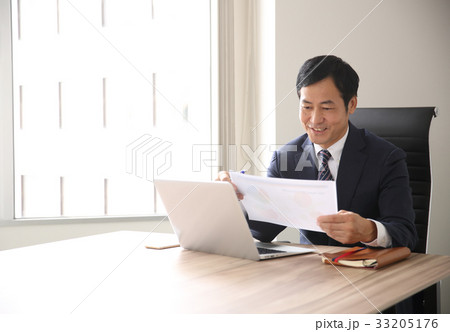 働く男性 33205176