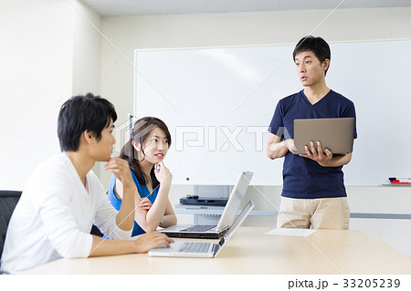 研修  勉強会 会議 打合せ ミーティング カジュアル 33205239