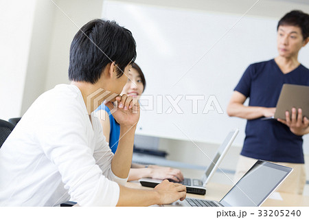 研修  勉強会 会議 打合せ ミーティング カジュアル 33205240