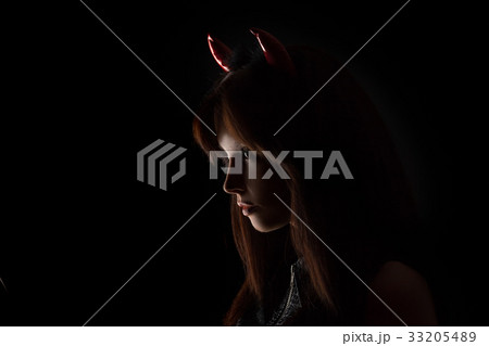 Halloween woman portrait in studio 33205489