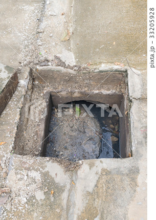Working for drain cleaning 33205928