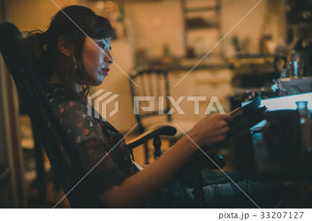 Photographer Photographer 33207127