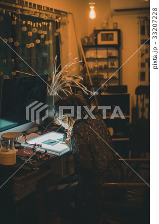 Photographer 33207228