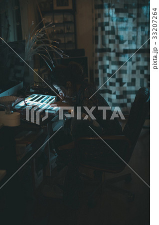 Photographer 33207264