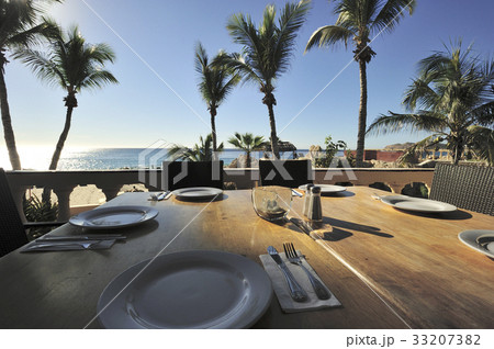 リゾートホテルのテーブルセッテイング 33207382