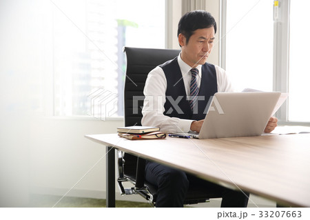 働く男性 33207663