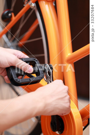 自転車 (組立式 工具 修理 調整 整備 分解 点検 レンチ オレンジ 橙 ボディパーツ 顔なし) 33207684