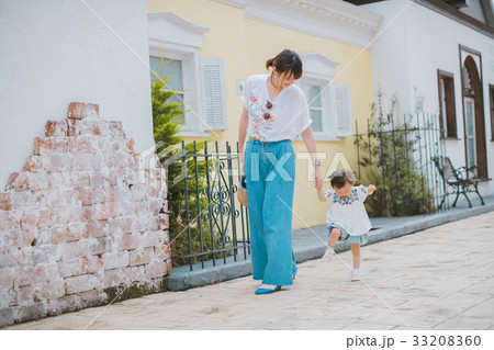 Parenting Parenting 33208360