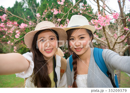 happy smiling girlfriends taking photo selfie 33209379