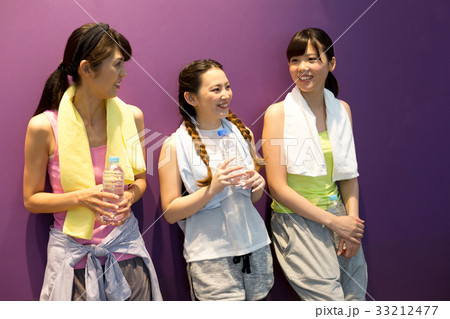 スポーツジム　休憩 33212477
