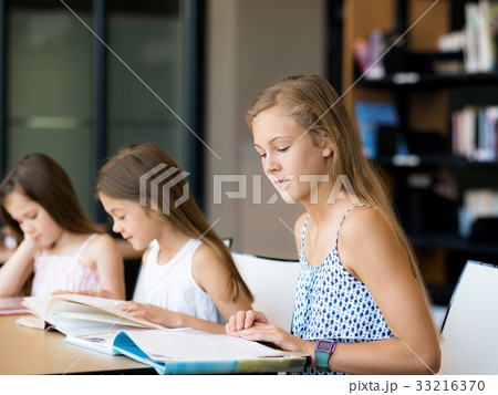 We love reading We love reading 33216370