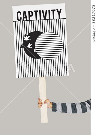 Graphic of bird unleashed from captivity to freedom Graphic of bird unleashed from captivity to freedom 33217078