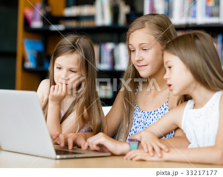 Technology in the library 33217177