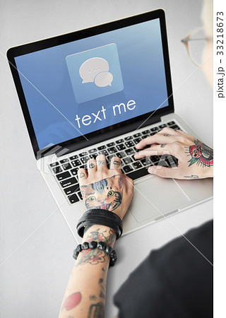 Hands Laptop Chat Conversation Bubble Graphic 33218673
