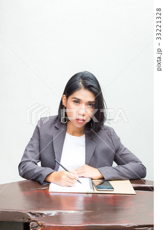 Portrait of a bussiness woman Portrait of a bussiness woman 33221328