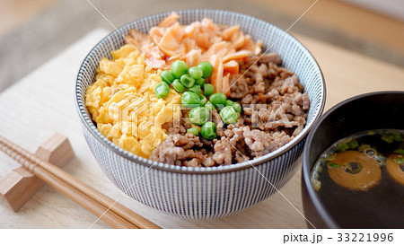 そぼろ丼 33221996