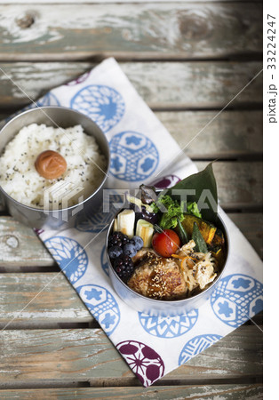 和風ハンバーグと白いごはん 33224247