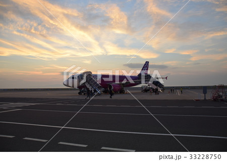 出発を待つ 出発を待つ 33228750