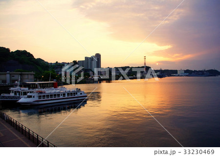 横須賀港 夕景 ( 神奈川県 横須賀市 ) 横須賀港 夕景 ( 神奈川県 横須賀市 ) 33230469