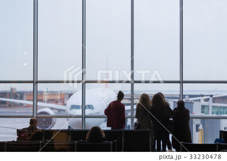 People waiting for airplane departure on a rainy 33230478