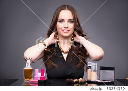 Young woman in beauty make-up concept Young woman in beauty make-up concept 33234370