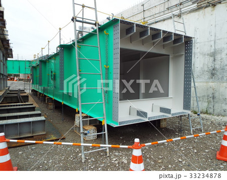 長いスパンの橋梁には軽量で剛性の強い箱桁が適しています 33234878