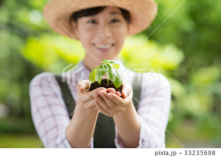 農業  女性 環境 エコ イメージ 33235698