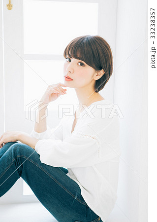 若い女性のヘアスタイルイメージ　 33238357
