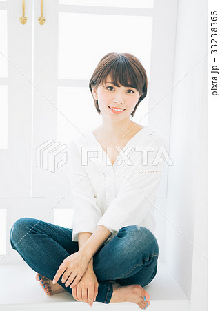 若い女性のヘアスタイルイメージ　 33238366