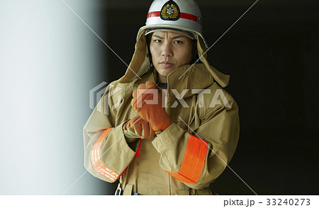 消防士 防火服の写真素材