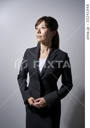 強い女性リーダー像 強い女性リーダー像 33241048