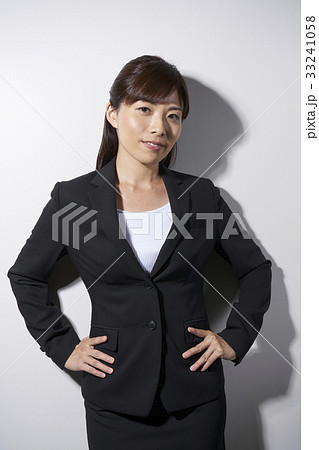 強い女性リーダー像 33241058